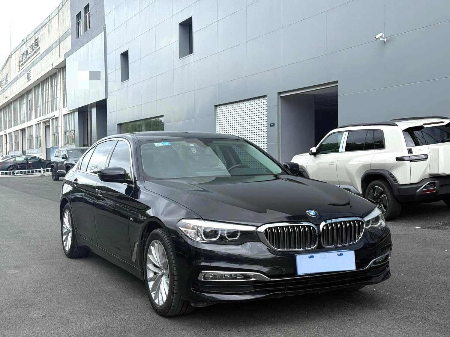 宝马5系 2018款 宝马530Li xDrive 改款豪华套装,汽油，FOB宁波，最小起订量：3-4-件（一个40-英尺高柜集装箱）（可混合包装），二手车，表显里程：10.80万公里首次上牌时间：2018年05月