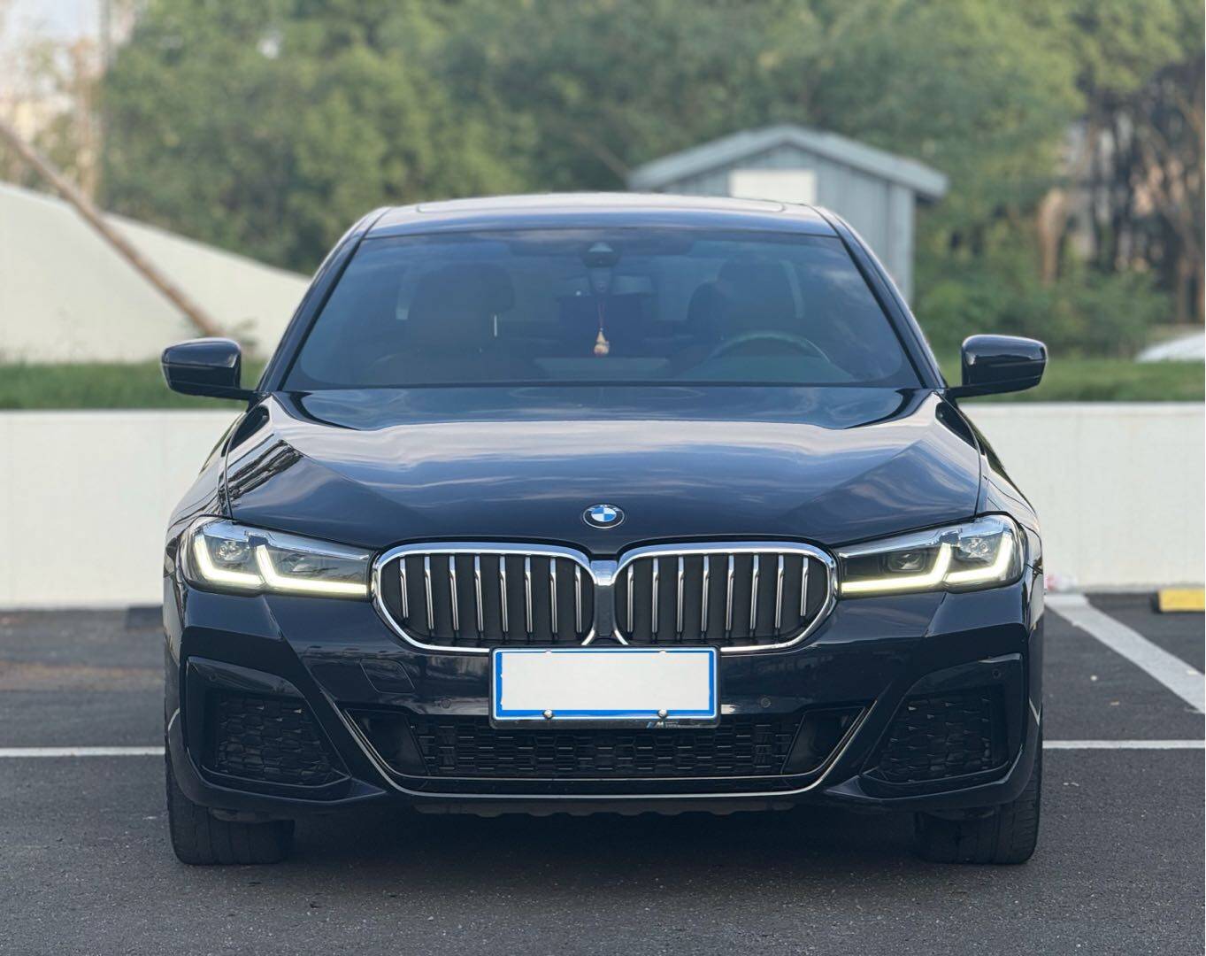 BMW 5 Series 2021 BMW 530Li administrative M sports suit, gasoline, FOB Ningbo, minimum order quantity: 3-4 pieces (a 40-foot container) (mixed packaging), used car, table mileage: 89000km first license date: March 2021