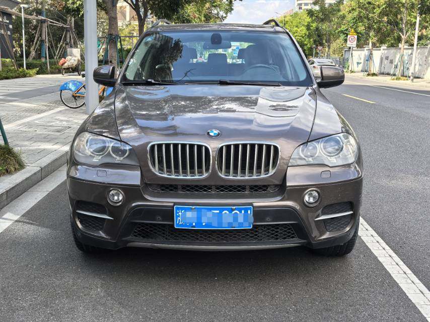 BMW X3 2013 Импортный BMW X3 xDrive20i роскошный, бензин, FOB Ningbo, минимальный объем заказа: 3-4 шт (один 40-футовый контейнер с высоким шкафом) (смешиваемая упаковка), подержанный автомобиль, часы показывают пробег: 19,00 миллионов километров.