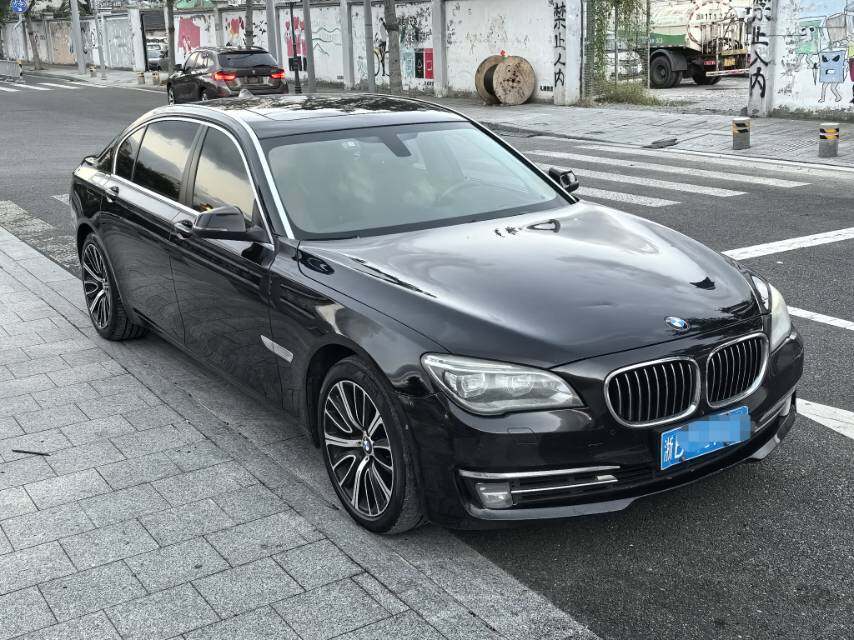 宝马7系 2016款 进口宝马740Li 豪华型,汽油，FOB宁波，最小起订量：3-4-件（一个40-英尺高柜集装箱）（可混合包装），二手车,表显里程：11.00万公里首次上牌时间：2014年11月