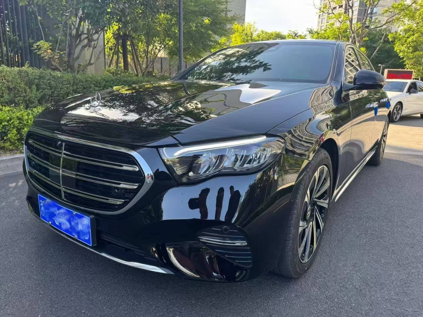 奔驰E级 2024款E300L豪华型 汽油+48V轻混系统 FOB宁波，最小起订量：3-4 件（一个40 英尺高柜集装箱）（可混合包装），二手车