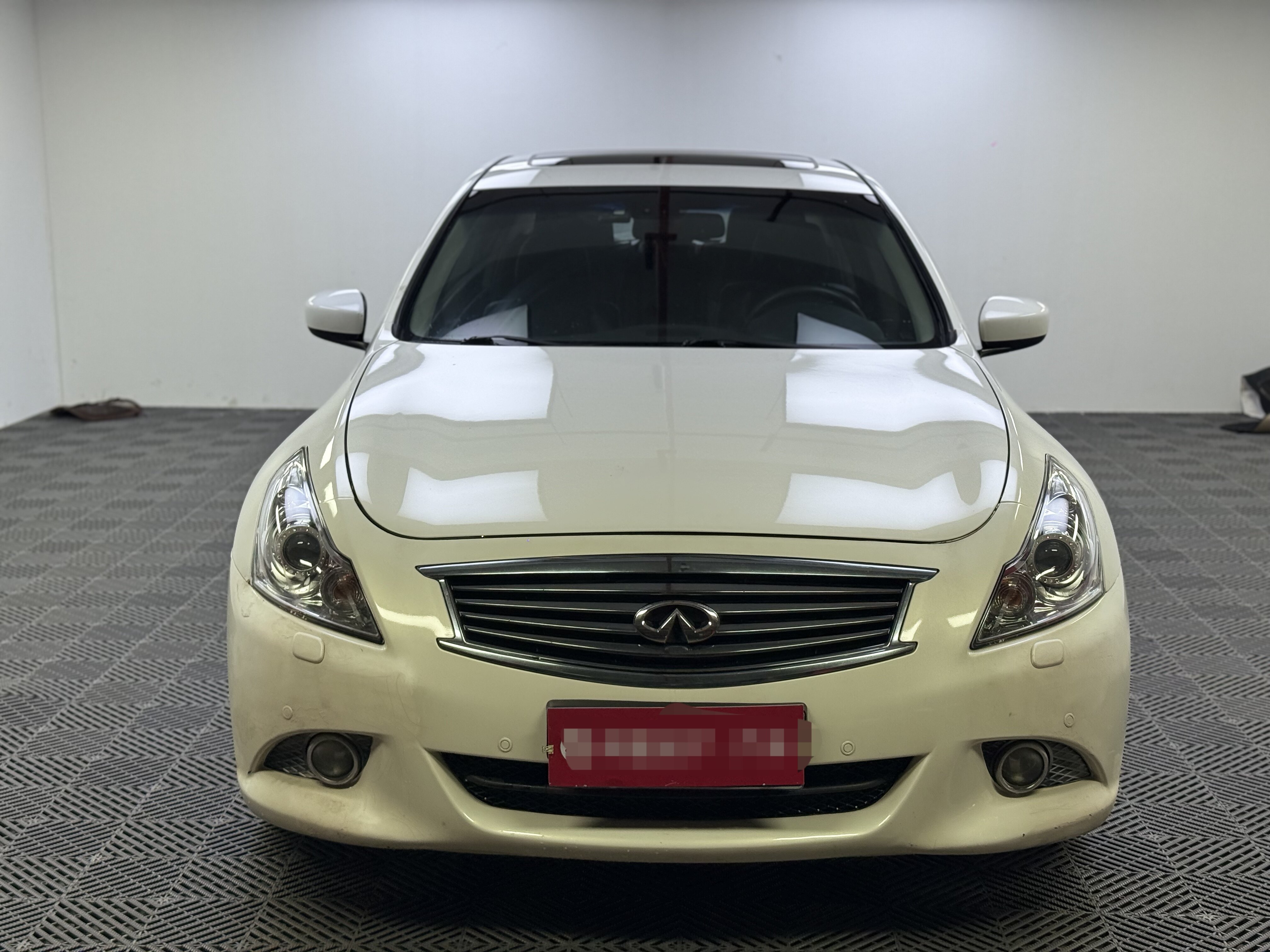 英菲尼迪G系 2013款G25 Sedan 豪华运动版 汽油 FOB宁波，最小起订量：3-4 件（一个40 英尺高柜集装箱）（可混合包装），二手车