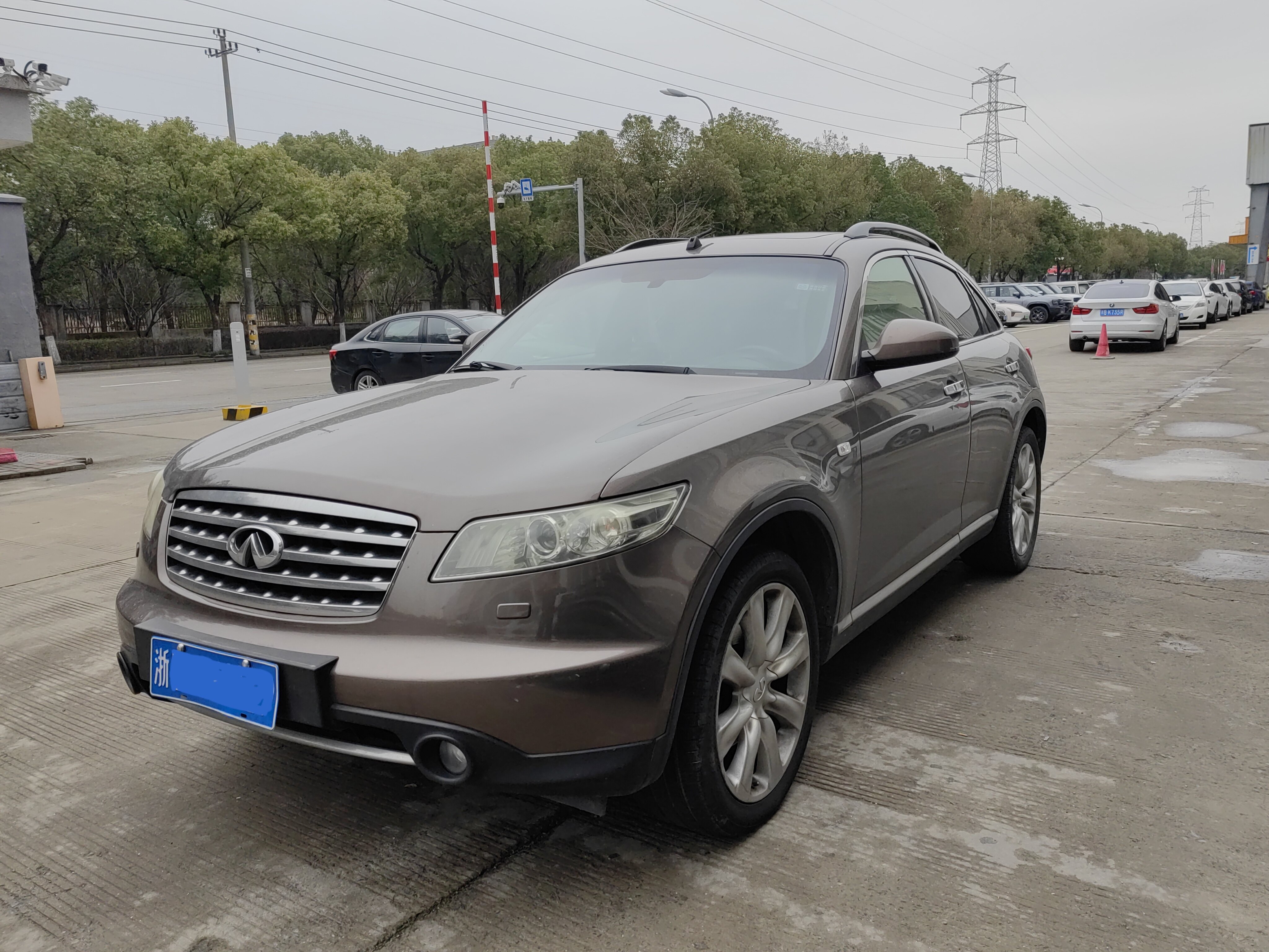 英菲尼迪FX 2009款FX35 标准版 汽油 FOB宁波，最小起订量：3-4 件（一个40 英尺高柜集装箱）（可混合包装），二手车