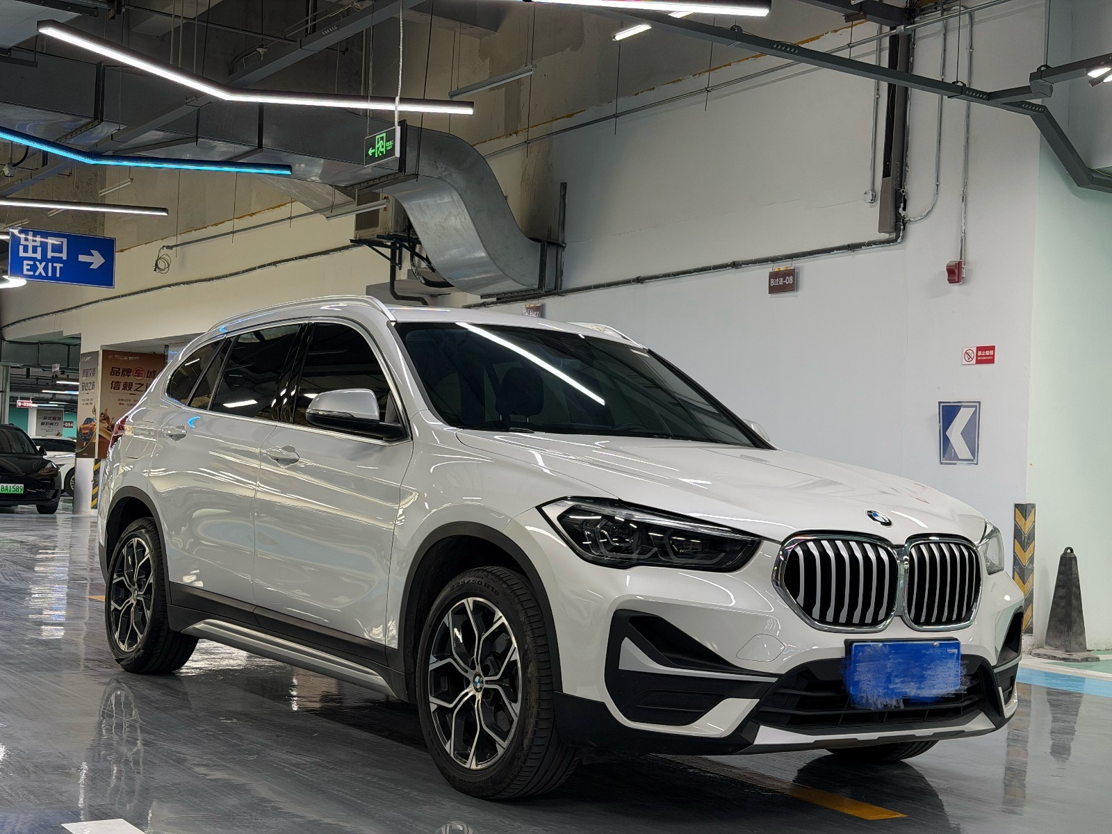 宝马X1 2022款 宝马X1 sDrive20Li 时尚型,汽油，FOB宁波，最小起订量：3-4-件（一个40-英尺高柜集装箱）（可混合包装），二手车,表显里程：5.50万公里首次上牌时间：2022年06月