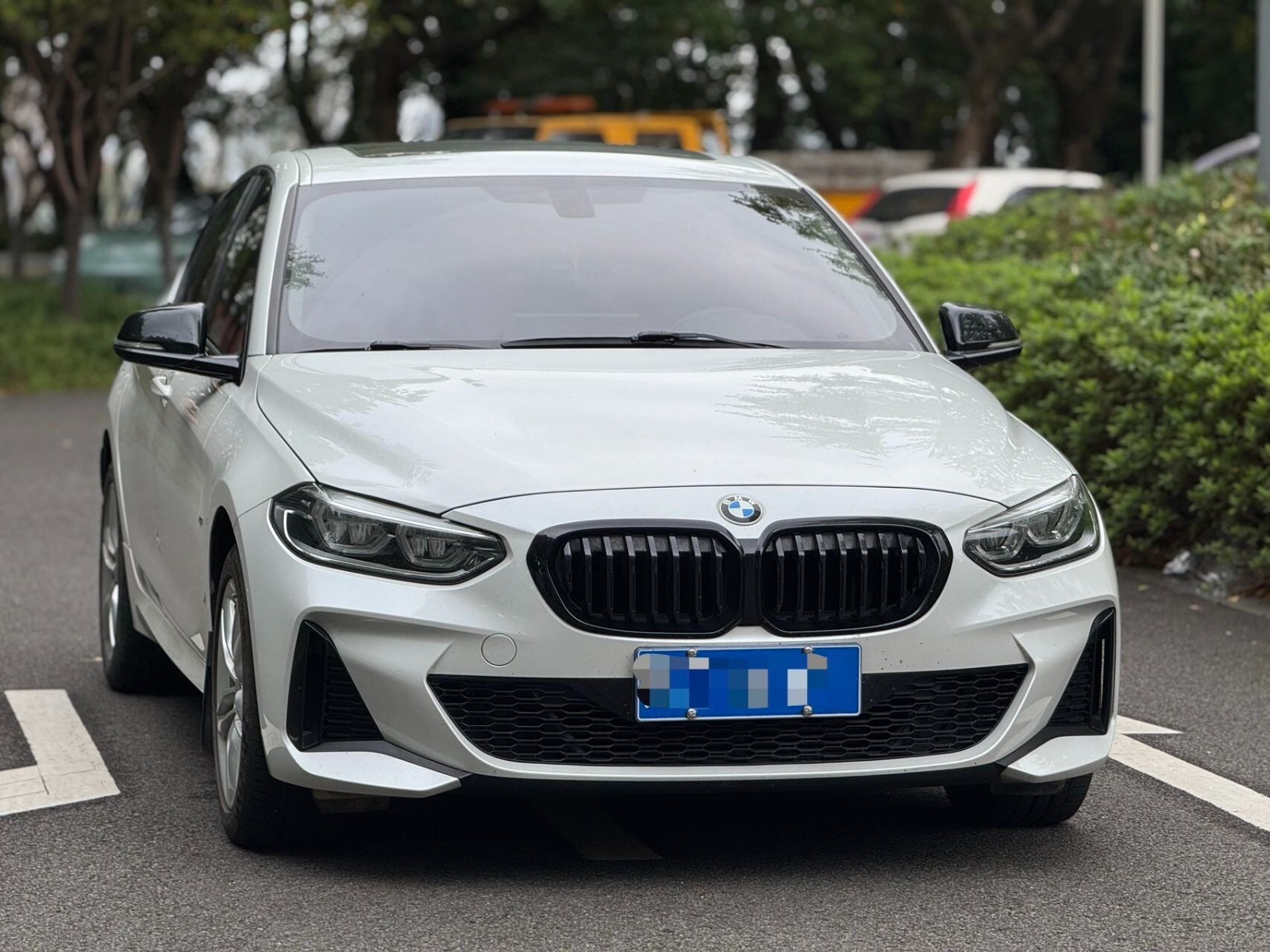 宝马1系 2021款 宝马120i 改款 M运动曜夜版,汽油，FOB宁波，最小起订量：3-4-件（一个40-英尺高柜集装箱）（可混合包装），二手车,表显里程：6.60万公里首次上牌时间：2021年09月