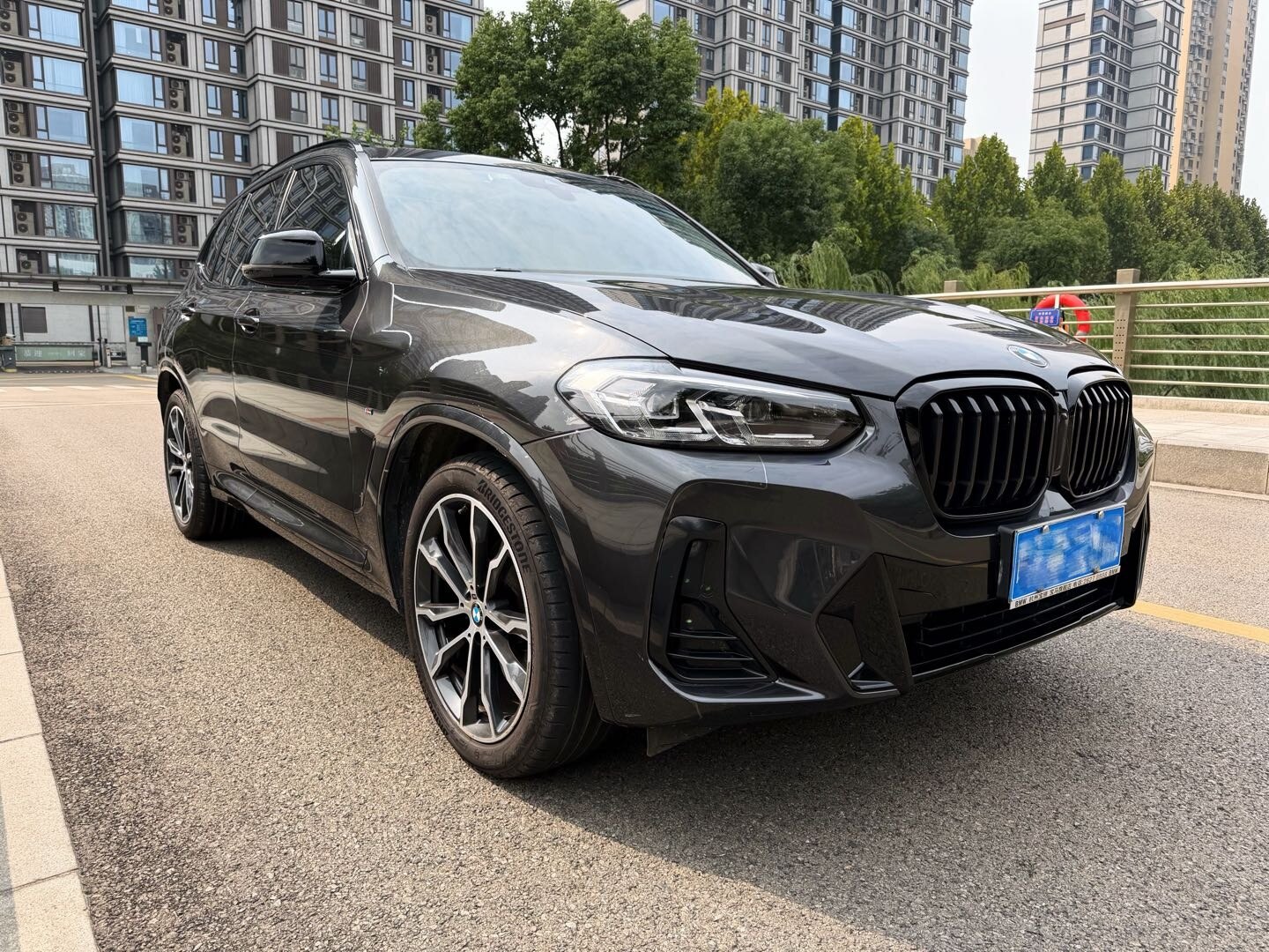 宝马X3 2022款 宝马X3 改款二 xDrive30i 领先型 M曜夜套装,汽油，FOB宁波，最小起订量：3-4-件（一个40-英尺高柜集装箱）（可混合包装），二手车,表显里程：6.80万公里首次上牌时间：2022年01月