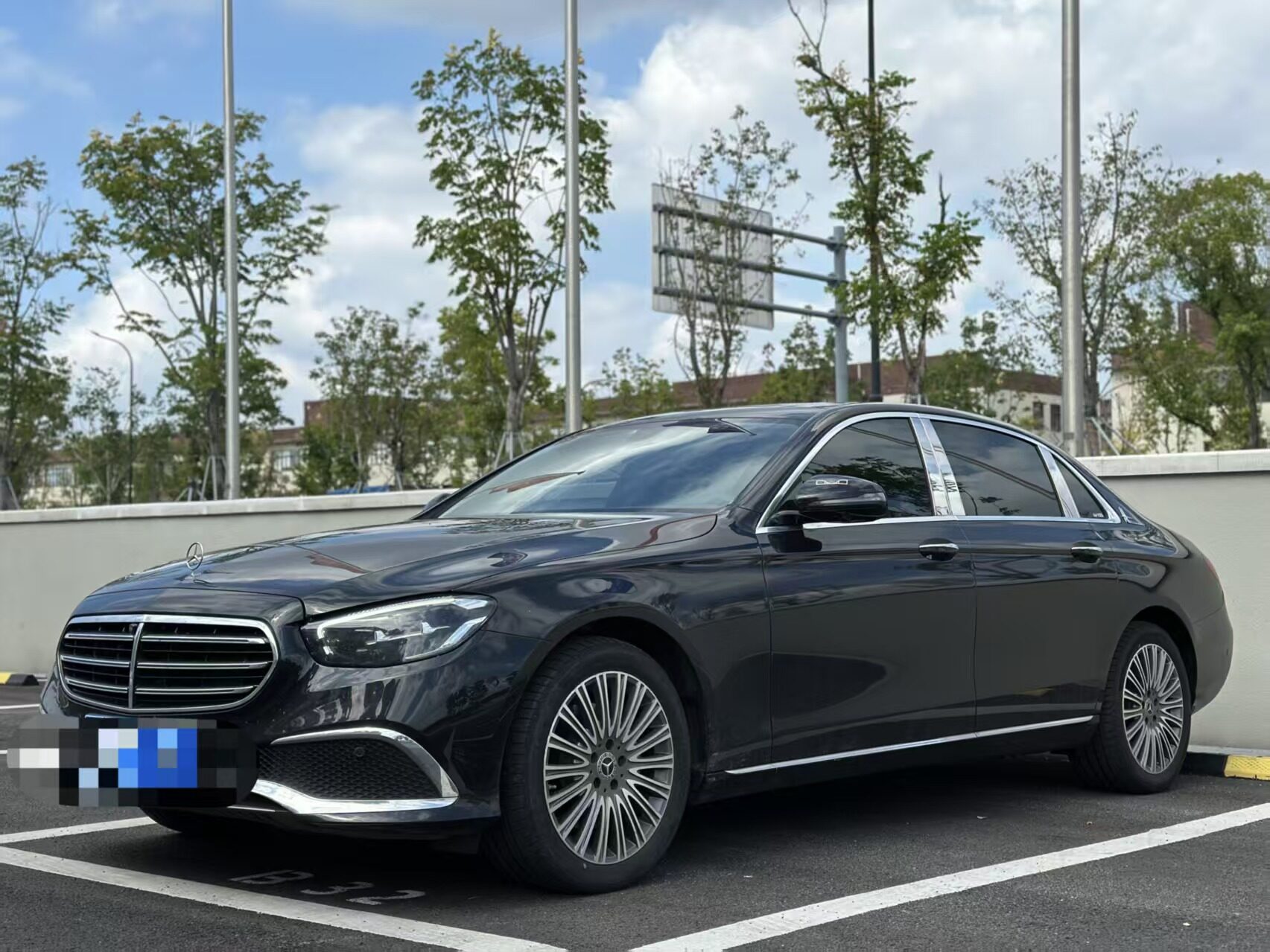 奔驰E级 2023款 改款 E300L时尚型 汽油 FOB宁波，最小起订量：3-4 件（一个40 英尺高柜集装箱）（可混合包装），二手车