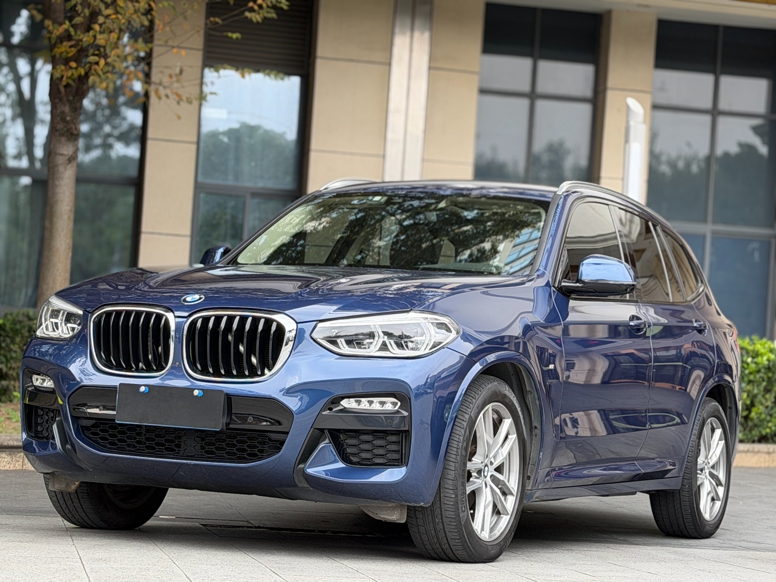 宝马X3 2018款 宝马X3 xDrive30i 尊享型 M运动套装 国VI,汽油，FOB宁波，最小起订量：3-4-件（一个40-英尺高柜集装箱）（可混合包装），二手车,表显里程：9.00万公里首次上牌时间：2018年08月