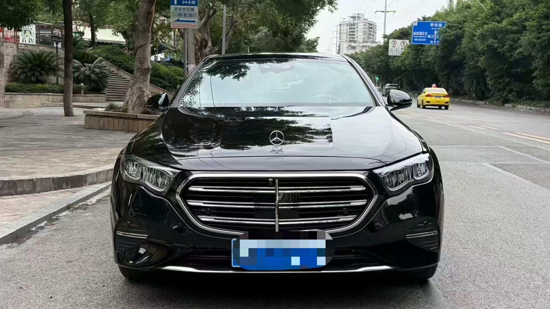 奔驰E级 2024款E300L时尚型 汽油+48V轻混系统 FOB宁波，最小起订量：3-4 件（一个40 英尺高柜集装箱）（可混合包装），二手车