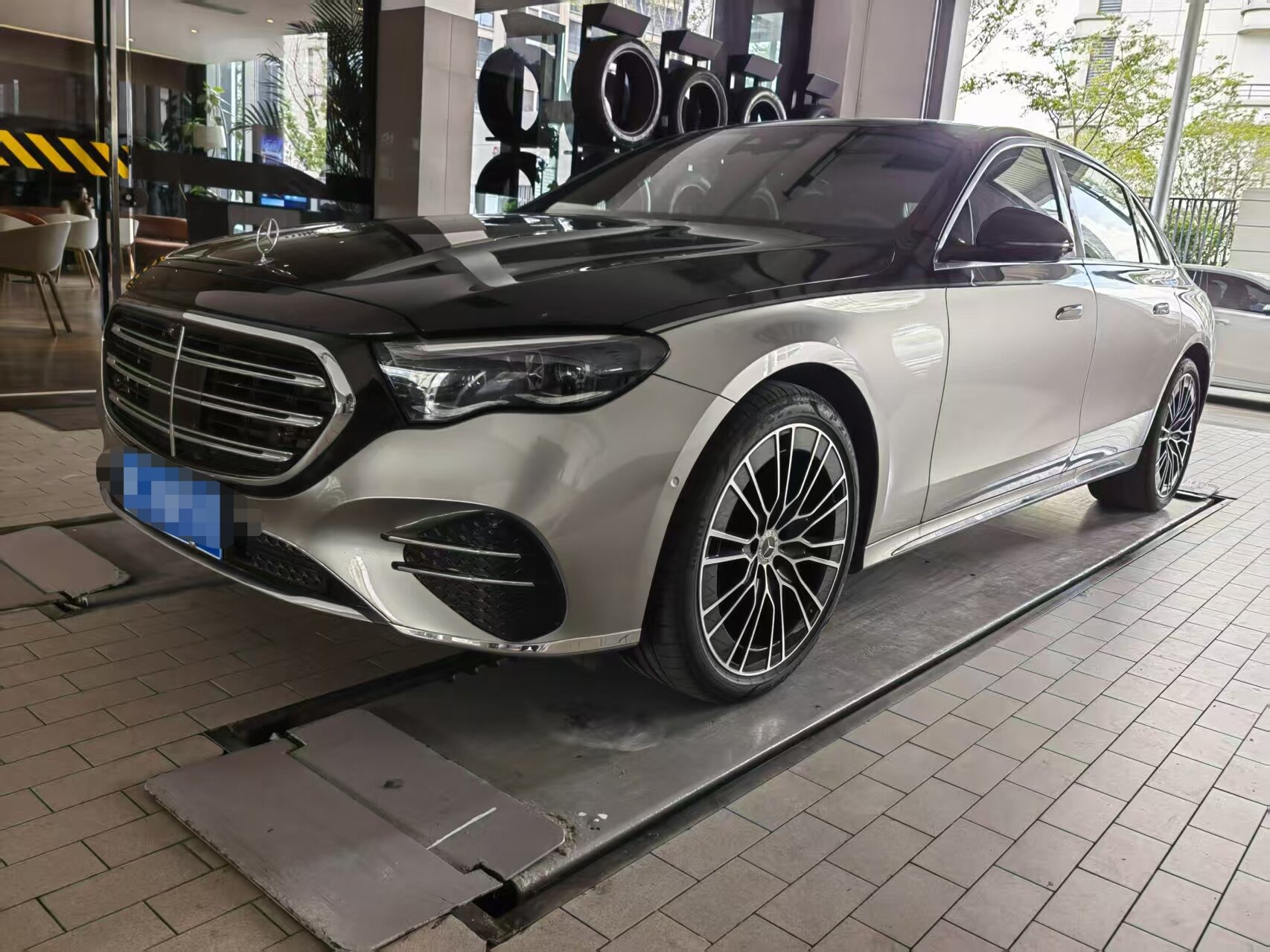 奔驰E级 2024款E300L尊贵型 汽油+48V轻混系统 FOB宁波，最小起订量：3-4 件（一个40 英尺高柜集装箱）（可混合包装），二手车