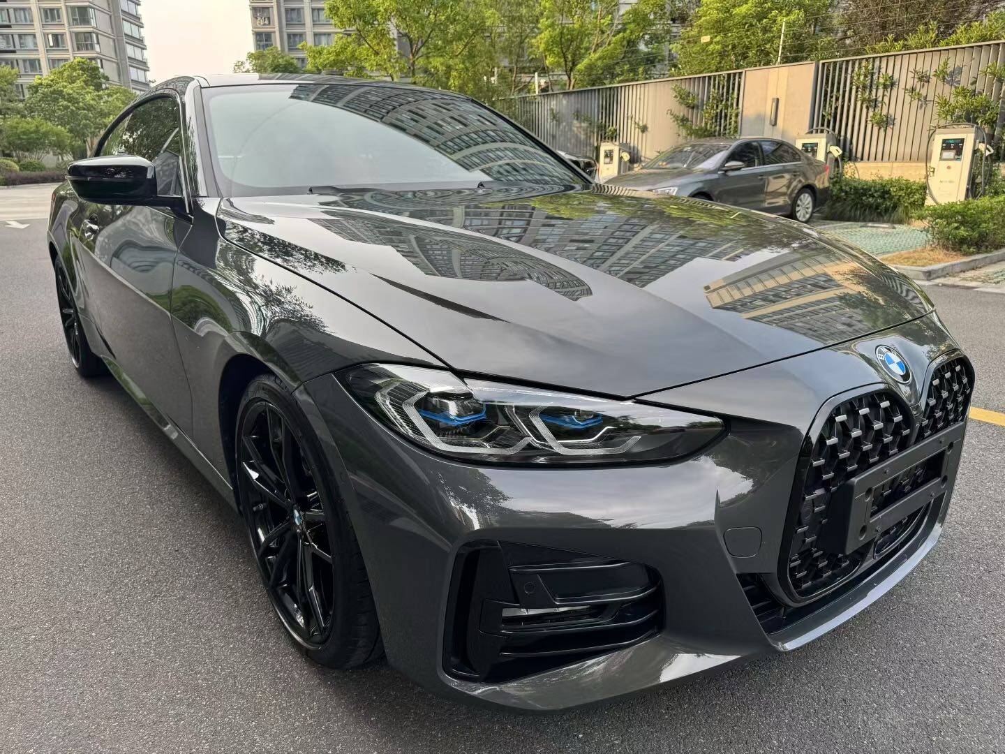 BMW 4 серии 2023 Импортный спортивный ночной комплект BMW 425i M, бензин, FOB Ningbo, минимальный объем заказа: 3-4 шт (40-футовый контейнер с высоким шкафом) (смешиваемая упаковка), подержанный автомобиль, часы показывают пробег: 3 миллиона километров.