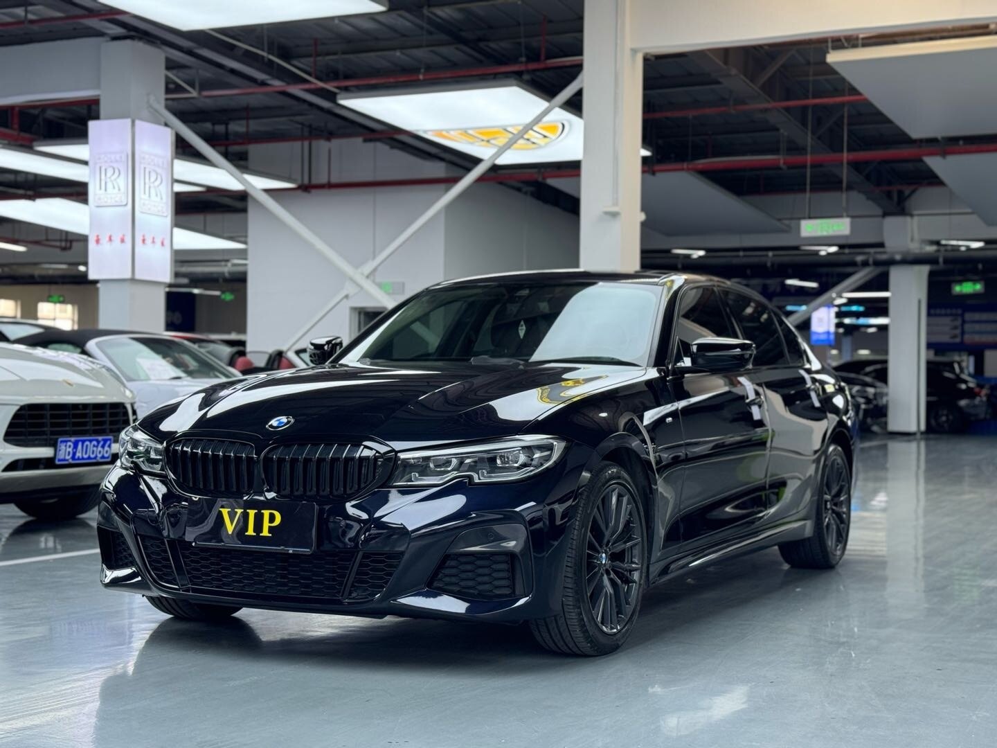 宝马3系 2022款 宝马325i 改款 M运动曜夜套装,汽油，FOB宁波，最小起订量：3-4-件（一个40-英尺高柜集装箱）（可混合包装），二手车,表显里程：6.00万公里首次上牌时间：2022年09月