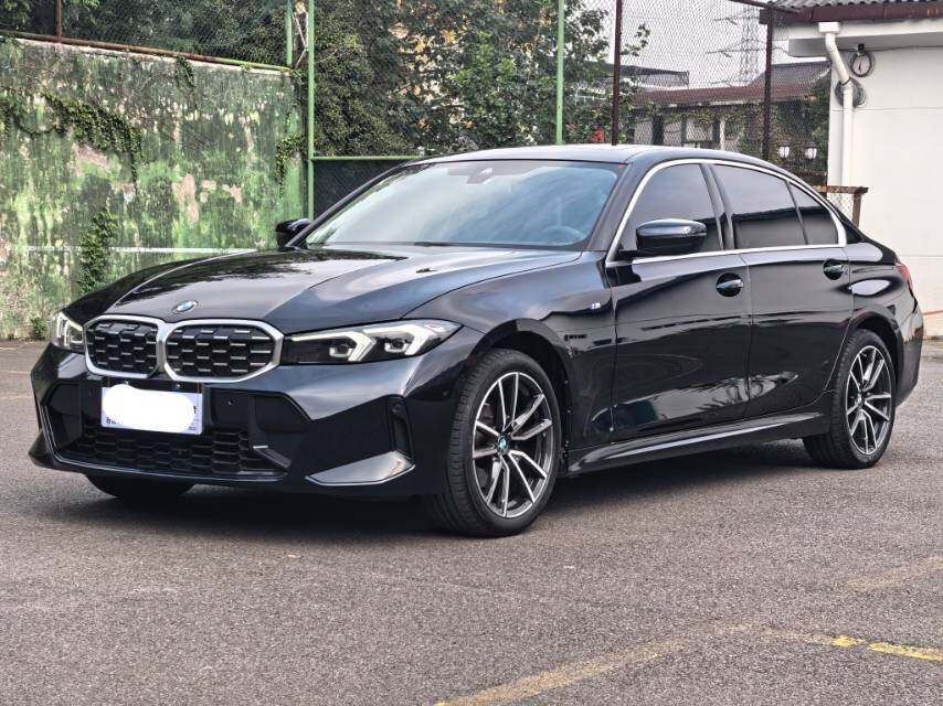 宝马3系 2024款 宝马325i M运动套装,汽油，FOB宁波，最小起订量：3-4-件（一个40-英尺高柜集装箱）（可混合包装），二手车,表显里程：1.50万公里首次上牌时间：2024年04月