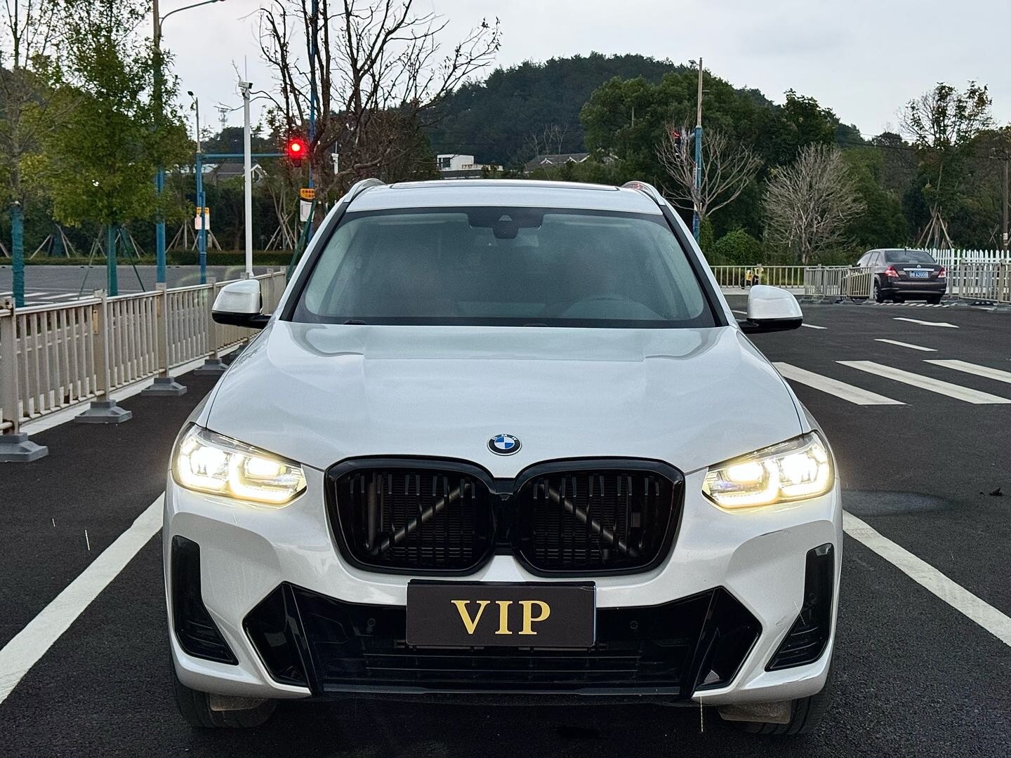 宝马X3 2023款 宝马X3 xDrive25i M运动套装,汽油，FOB宁波，最小起订量：3-4-件（一个40-英尺高柜集装箱）（可混合包装），二手车,表显里程：3.00万公里首次上牌时间：2023年06月