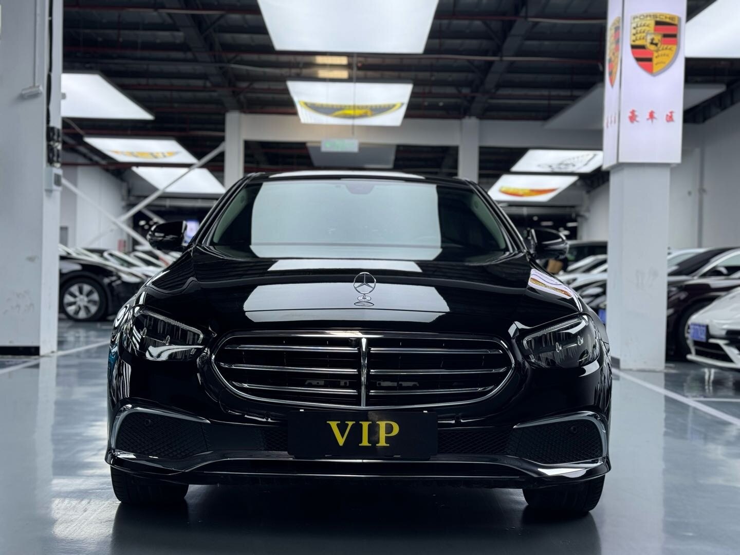 奔驰E级 2023款 改款 E300L时尚型 汽油 FOB宁波，最小起订量：3-4 件（一个40 英尺高柜集装箱）（可混合包装），二手车