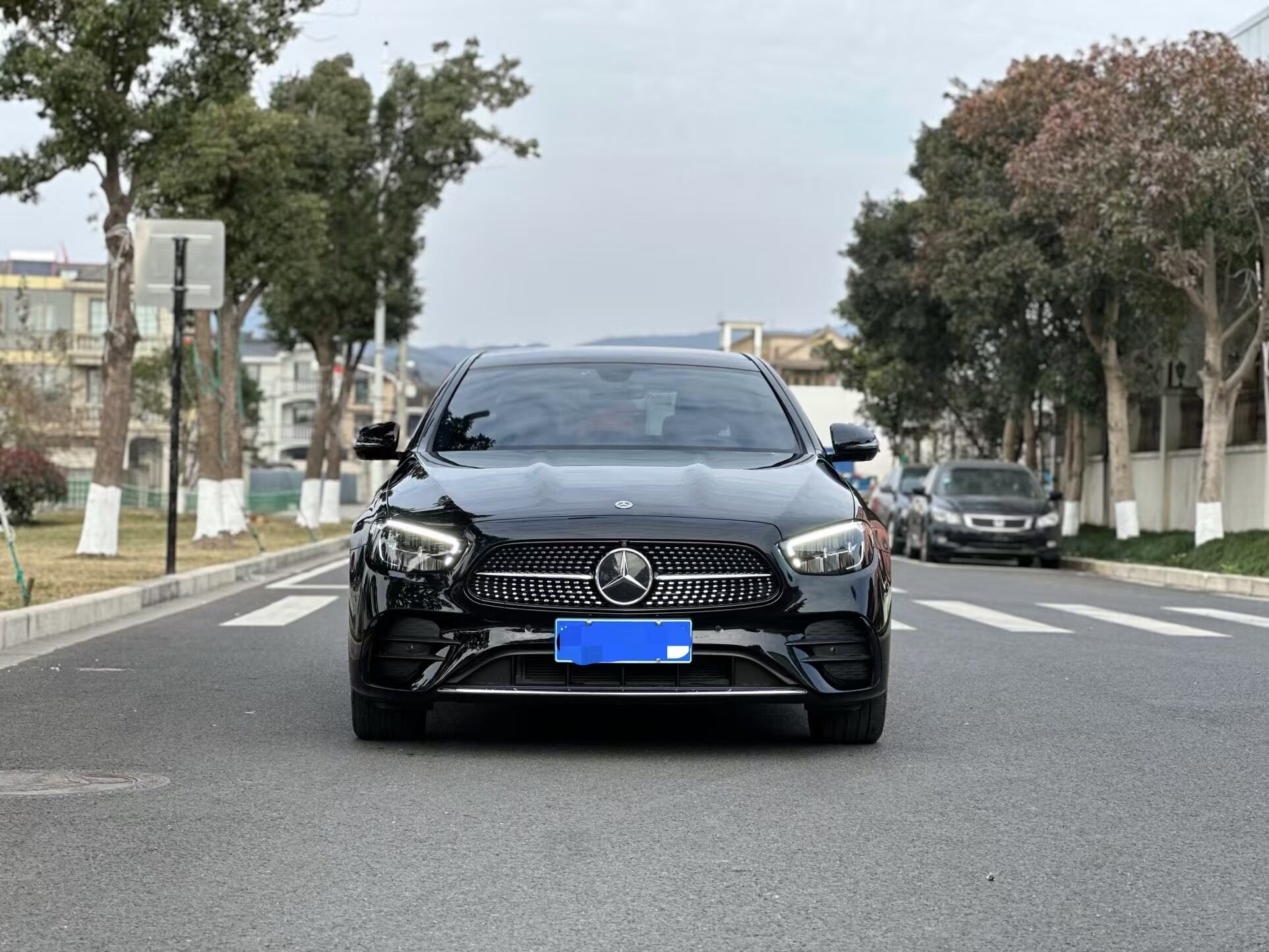 Mercedes-Benz E-Class 2023 E300L модный бензин FOB Ningbo, минимальный объем заказа: 3-4 шт (один 40-футовый высокий контейнер) (смешиваемый пакет), подержанный автомобиль