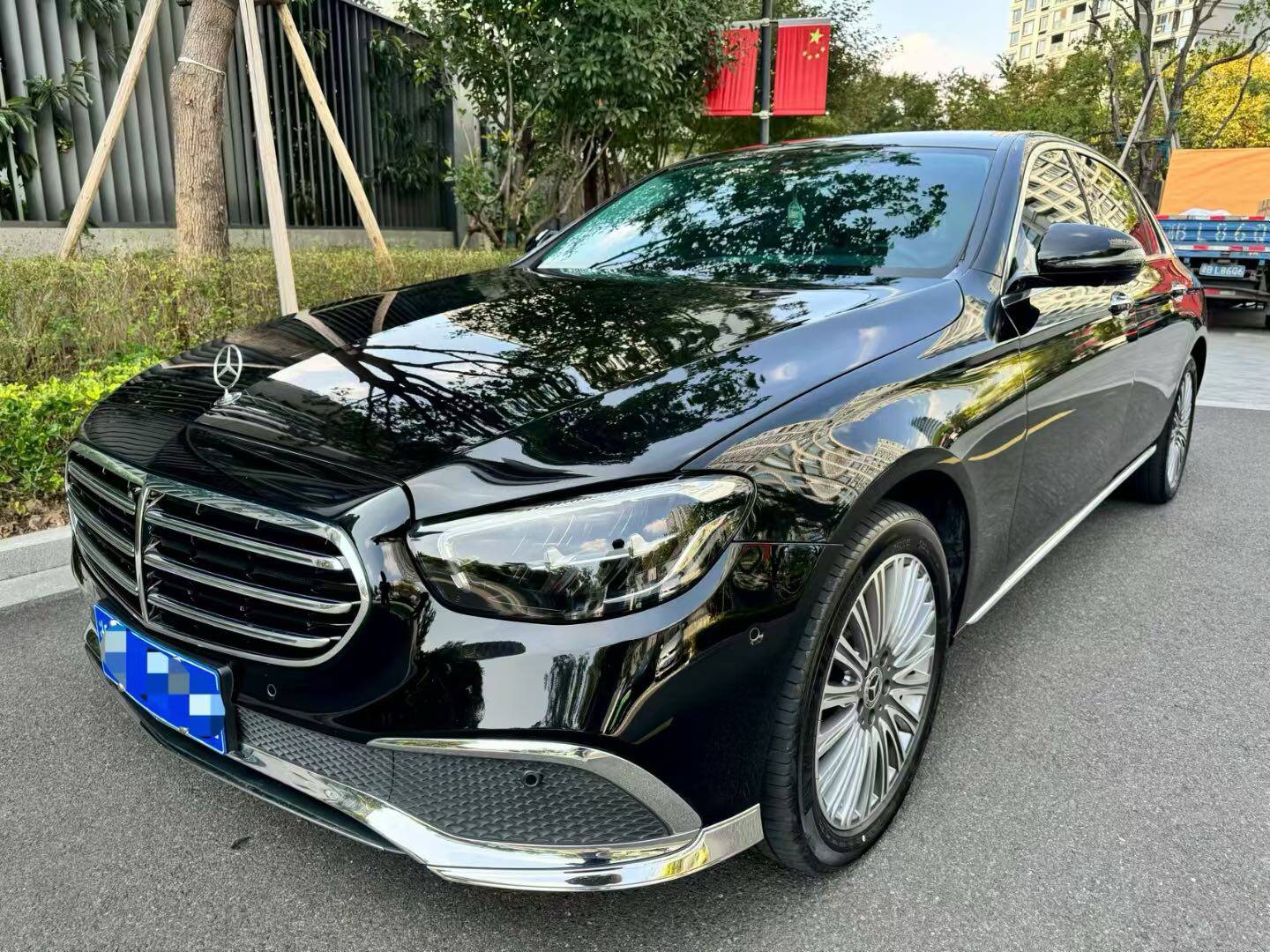 奔驰E级 2023款 改款 E300L时尚型 汽油 FOB宁波，最小起订量：3-4 件（一个40 英尺高柜集装箱）（可混合包装），二手车