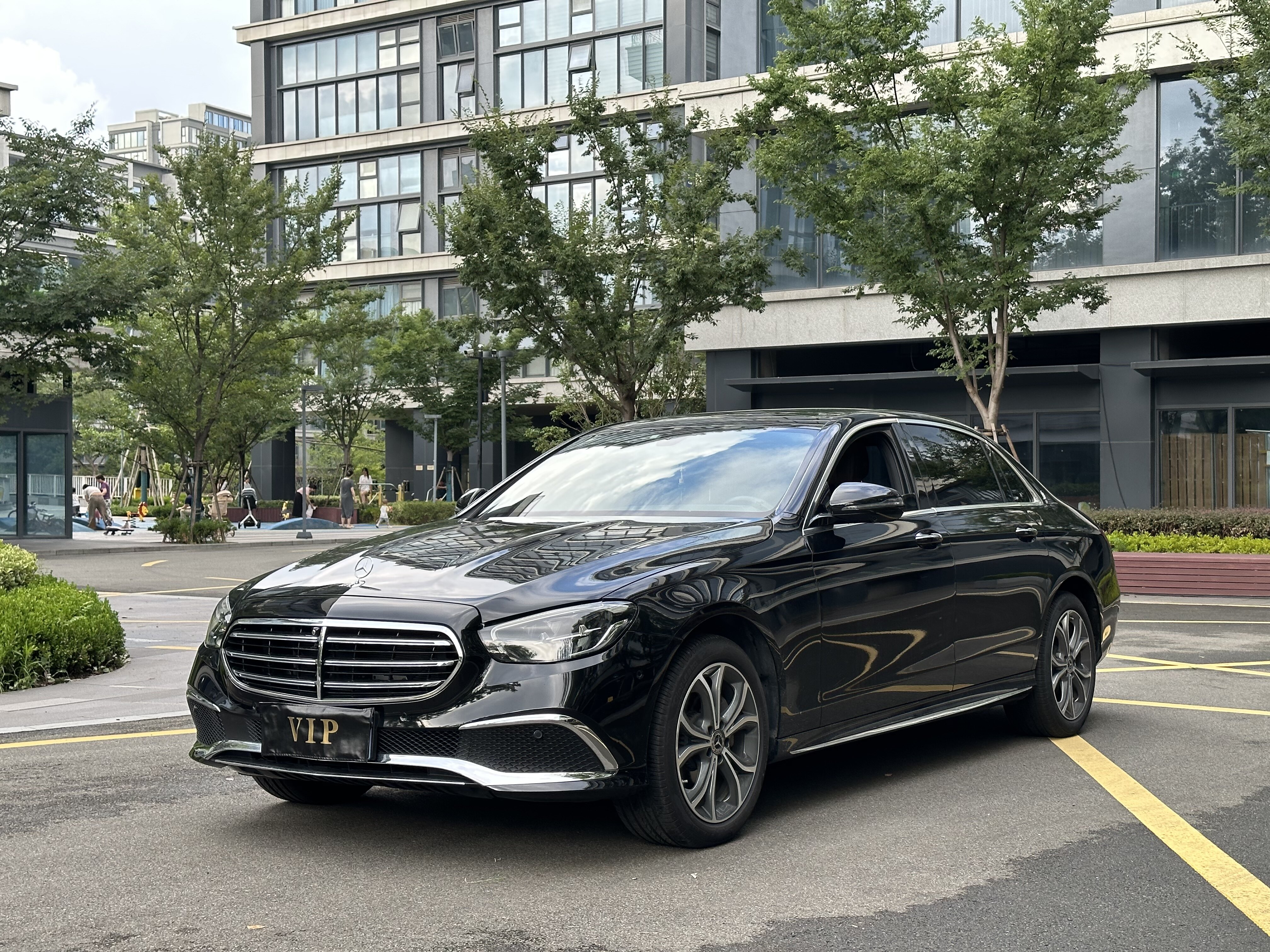 Mercedes-Benz E-Class 2022 реконструирован на 2 E 300L модный бензин FOB Ningbo, минимальный объем заказа: 3-4 шт. (40-футовый высокий контейнер) (смешиваемая упаковка), подержанный автомобиль
