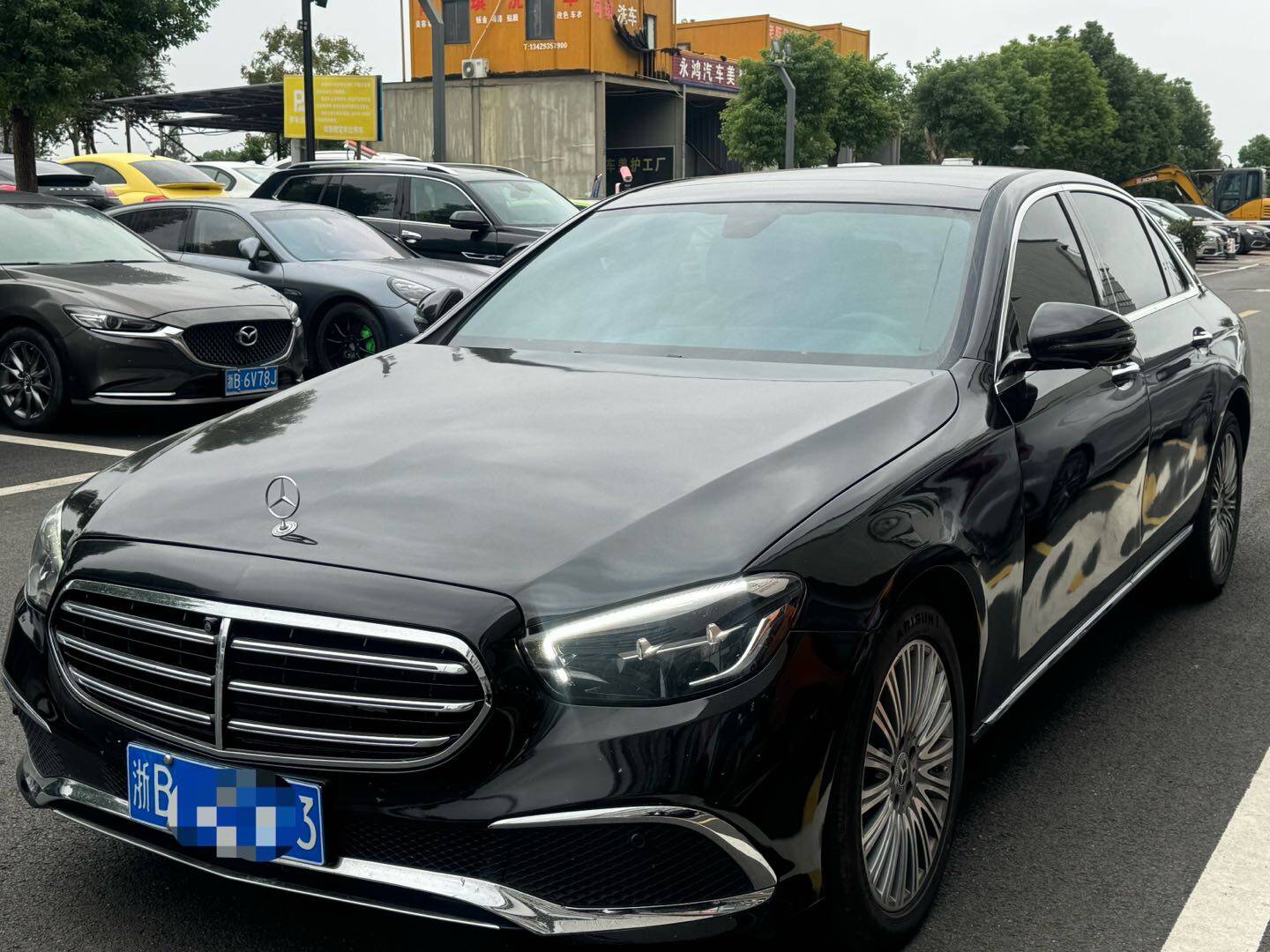 奔驰E级 2022款 改款二E 300L时尚型 汽油 FOB宁波，最小起订量：3-4 件（一个40 英尺高柜集装箱）（可混合包装），二手车