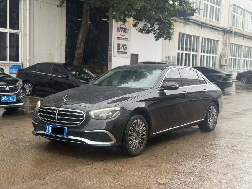 奔驰E级 2022款E300L豪华型 汽油 FOB宁波，最小起订量：3-4 件（一个40 英尺高柜集装箱）（可混合包装），二手车
