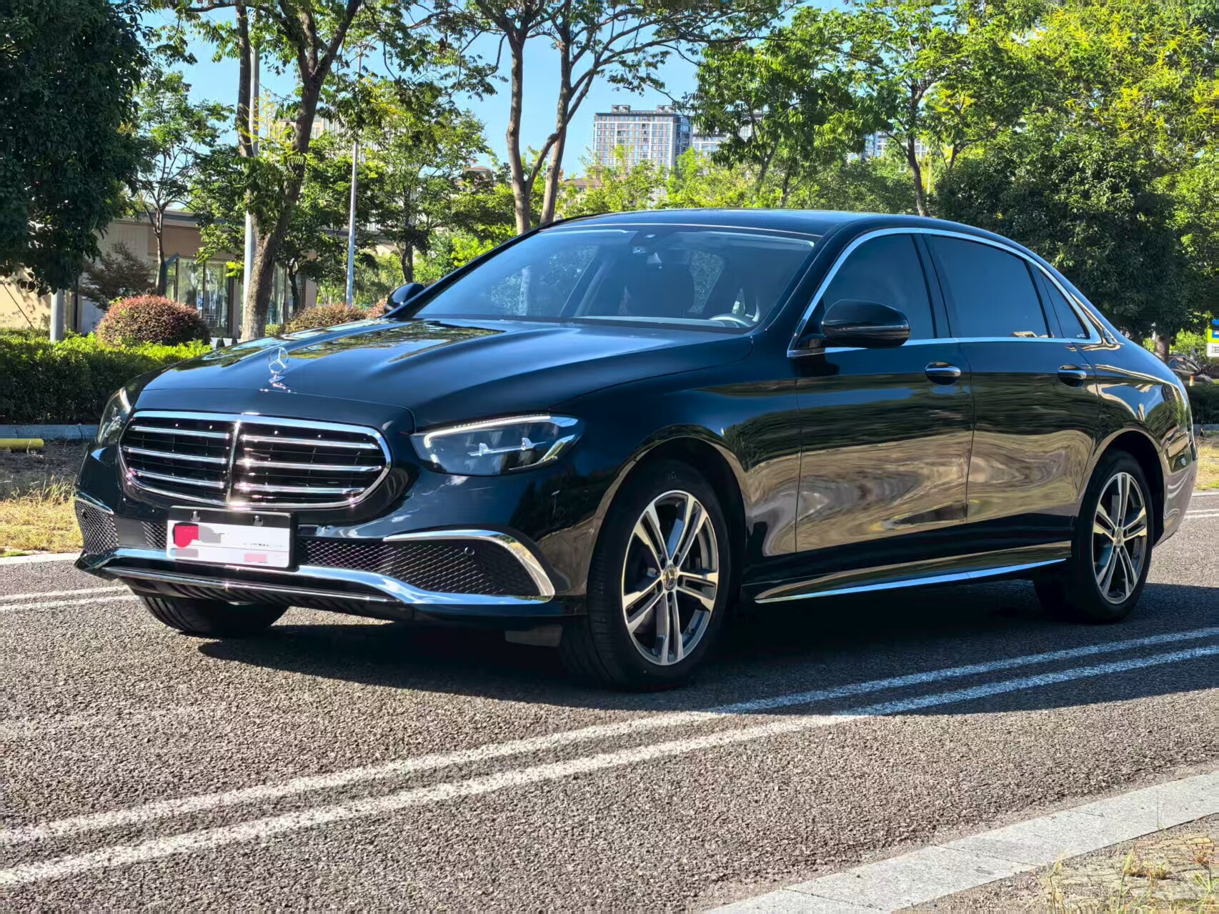 奔驰E级 2021款E260 L运动型 汽油+48V轻混系统 FOB宁波，最小起订量：3-4 件（一个40 英尺高柜集装箱）（可混合包装），二手车