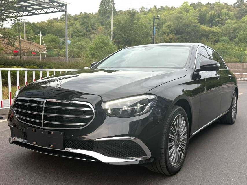 奔驰E级 2022款E300L豪华型 汽油 FOB宁波，最小起订量：3-4 件（一个40 英尺高柜集装箱）（可混合包装），二手车