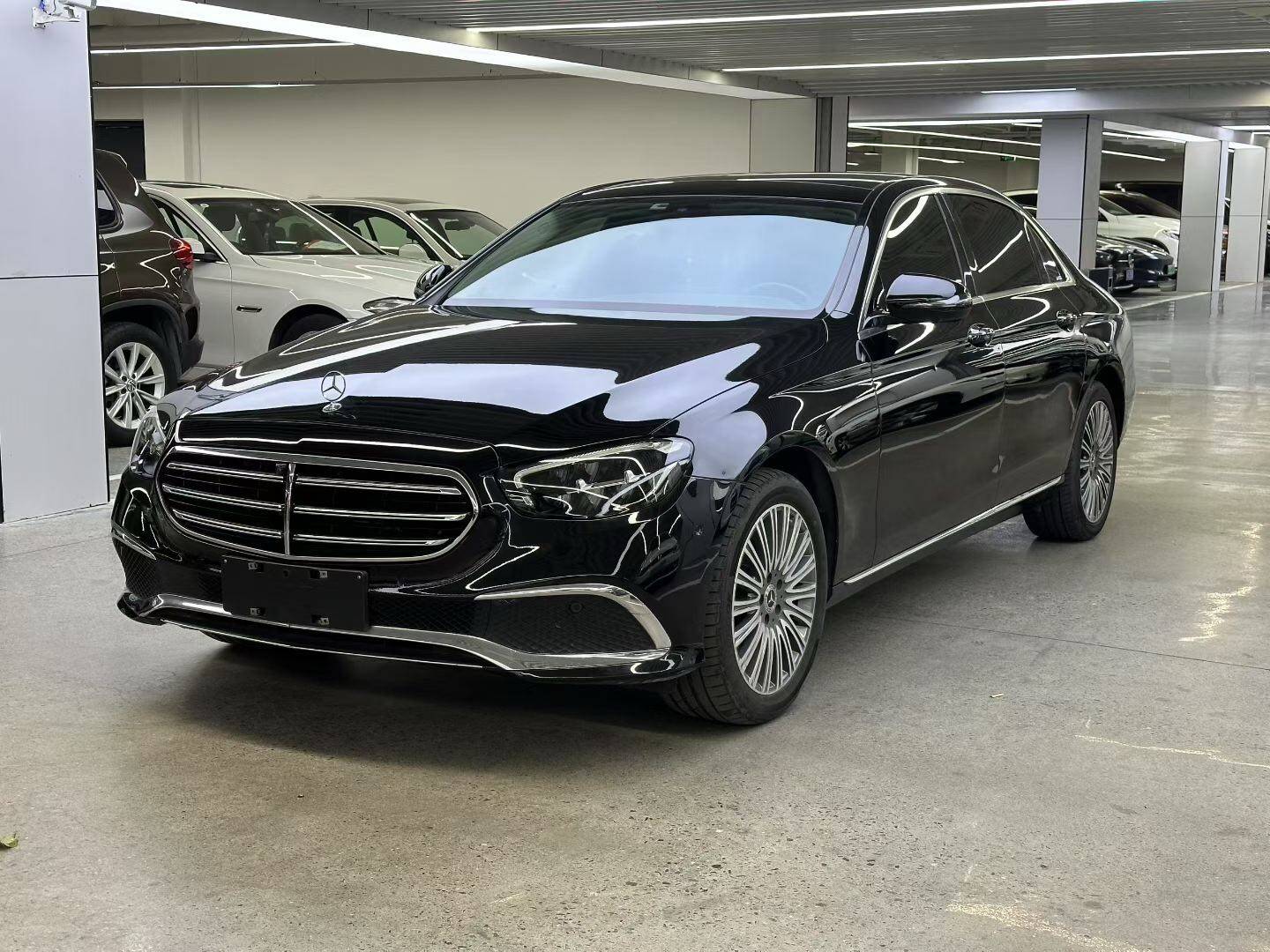 奔驰E级 2022款 改款三E 300L时尚型 汽油 FOB宁波，最小起订量：3-4 件（一个40 英尺高柜集装箱）（可混合包装），二手车