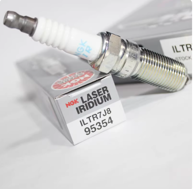 1 箱あたり 4 個入り(95354) ILTR7J8 純正NGKプラグ