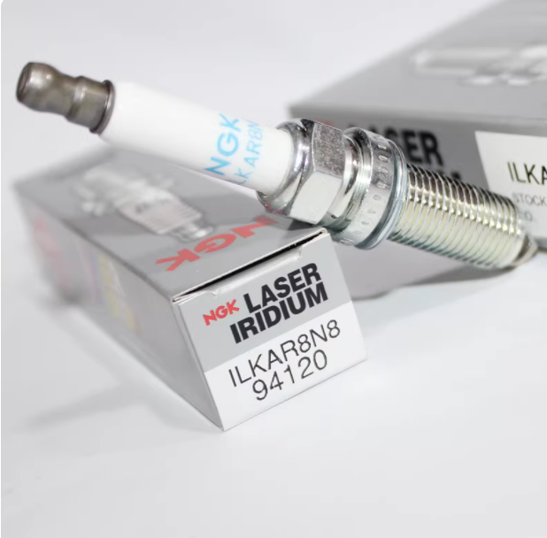 1 箱あたり 4 個入り(94120) ILKAR8N8 純正NGKプラグ