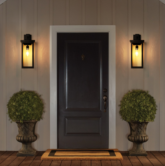 20英寸(高)一套2个现代户外壁灯，黑色金属框架和透明玻璃，环境光传感器，防水壁灯适用于门廊、车库或入口照明，兼容E26灯泡